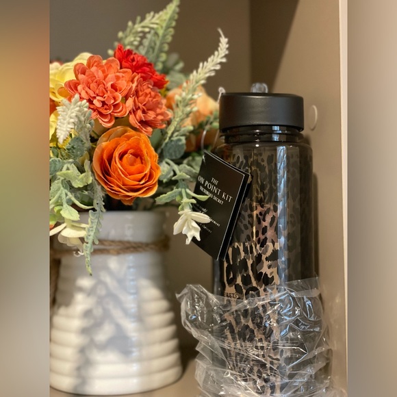 🍼Victoria Secret water bottle one size BNWT - Picture 3 of 6